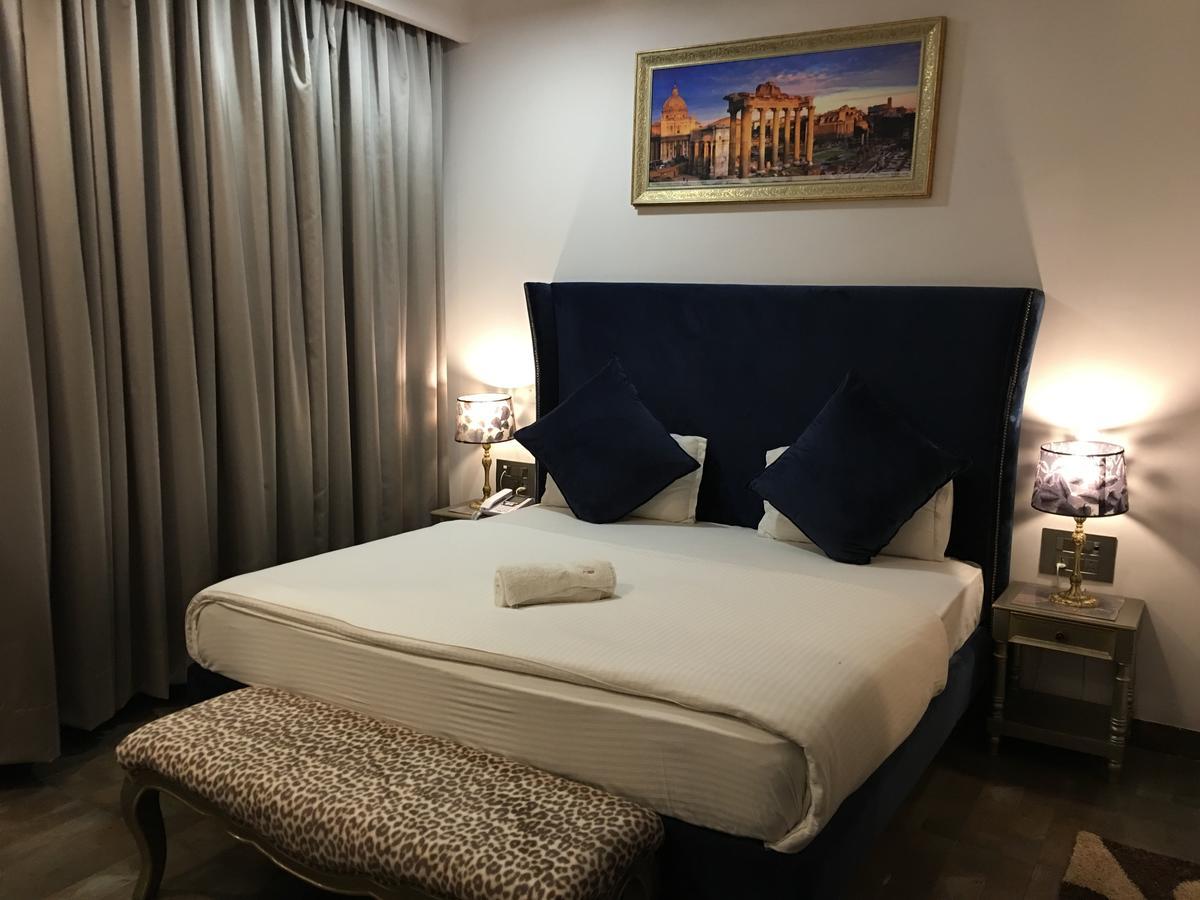Hotel Posh จัณฑีครห์ ภายนอก รูปภาพ