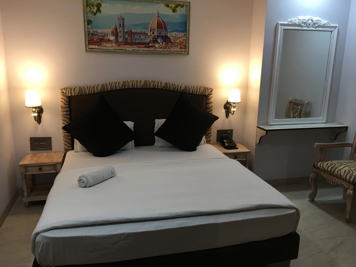 Hotel Posh จัณฑีครห์ ภายนอก รูปภาพ