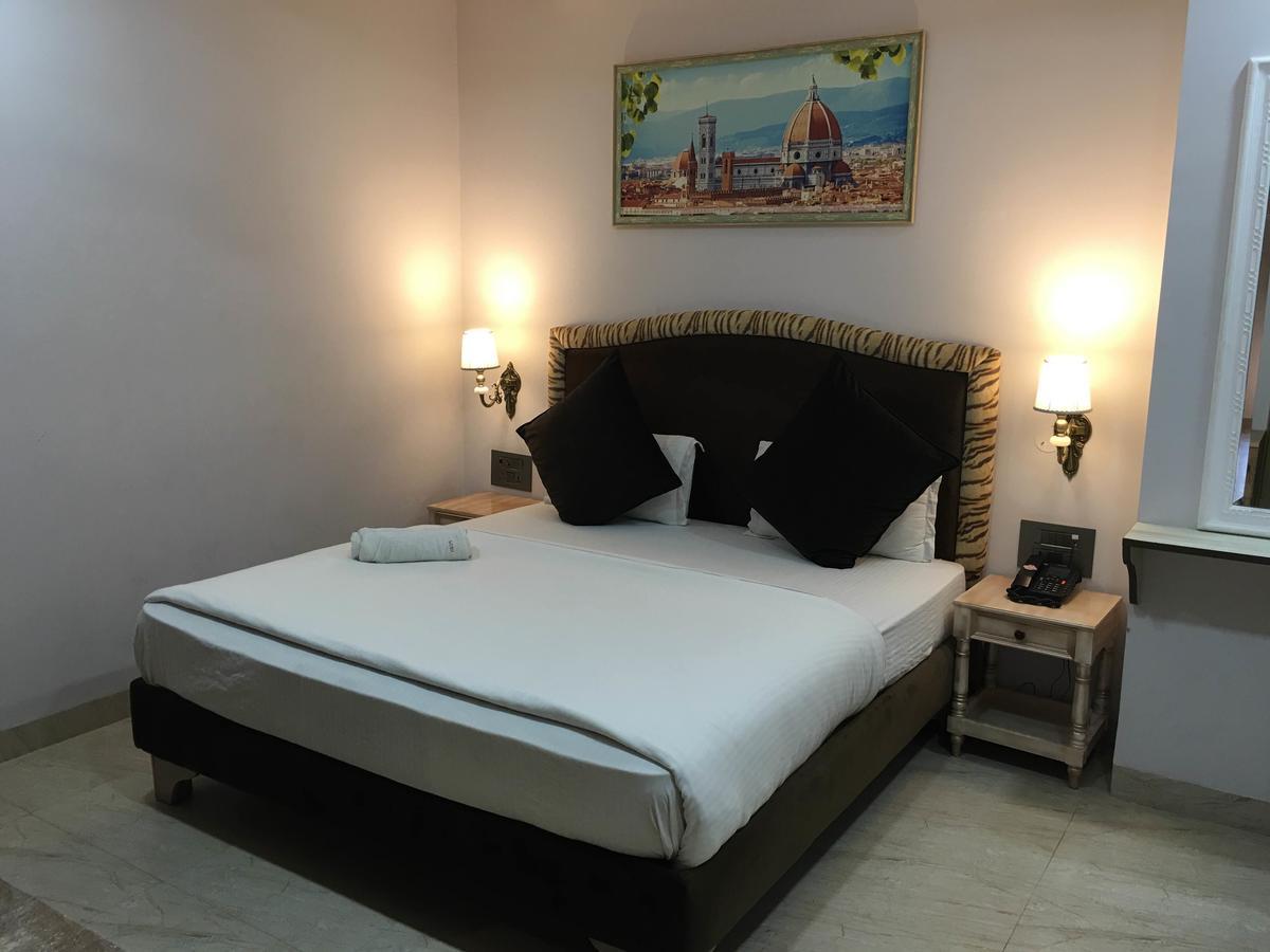 Hotel Posh จัณฑีครห์ ภายนอก รูปภาพ