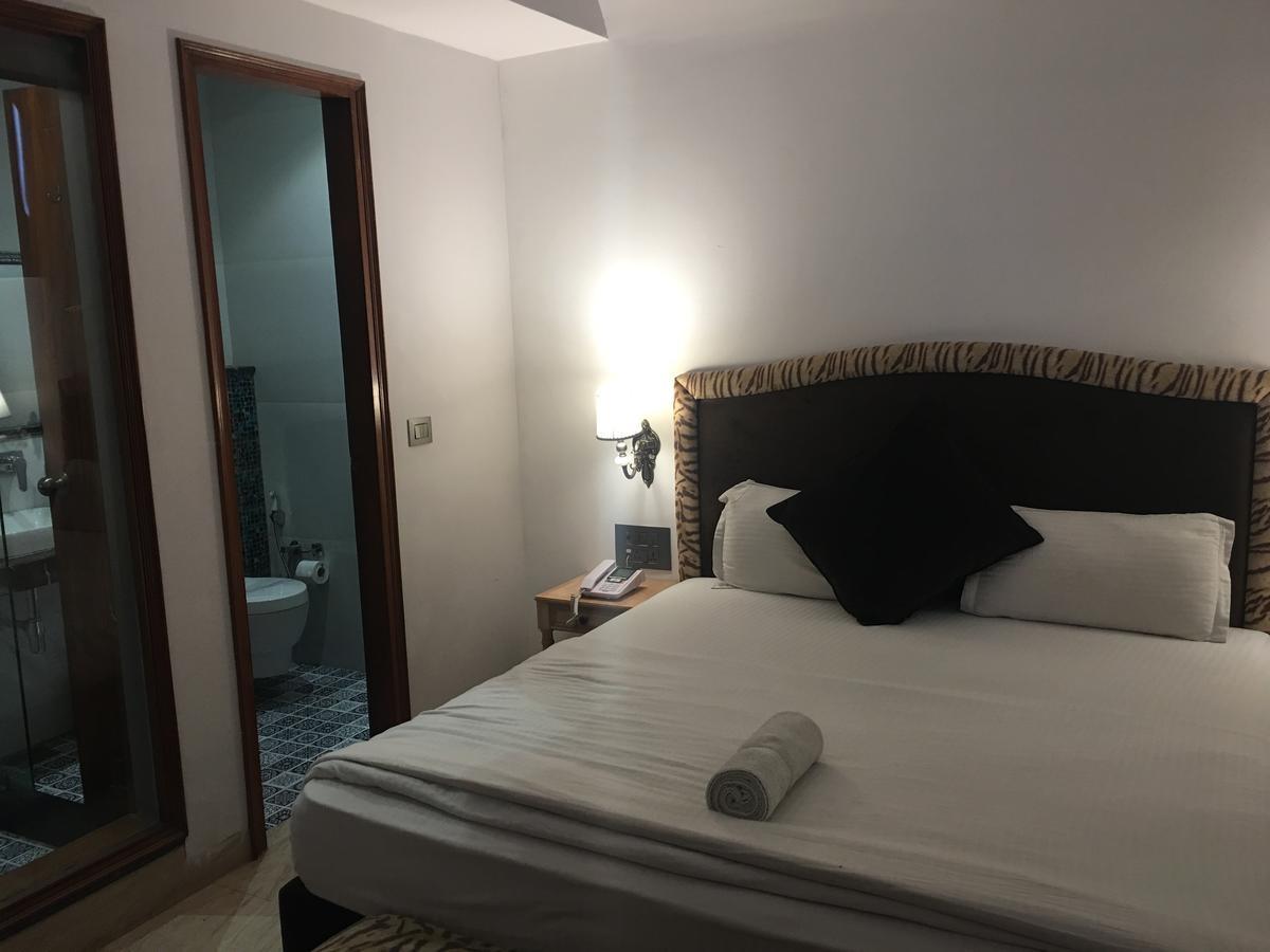 Hotel Posh จัณฑีครห์ ภายนอก รูปภาพ