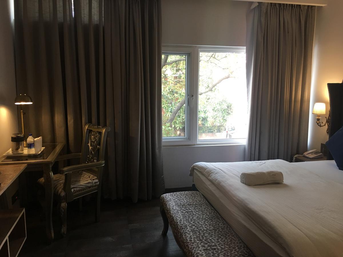 Hotel Posh จัณฑีครห์ ภายนอก รูปภาพ