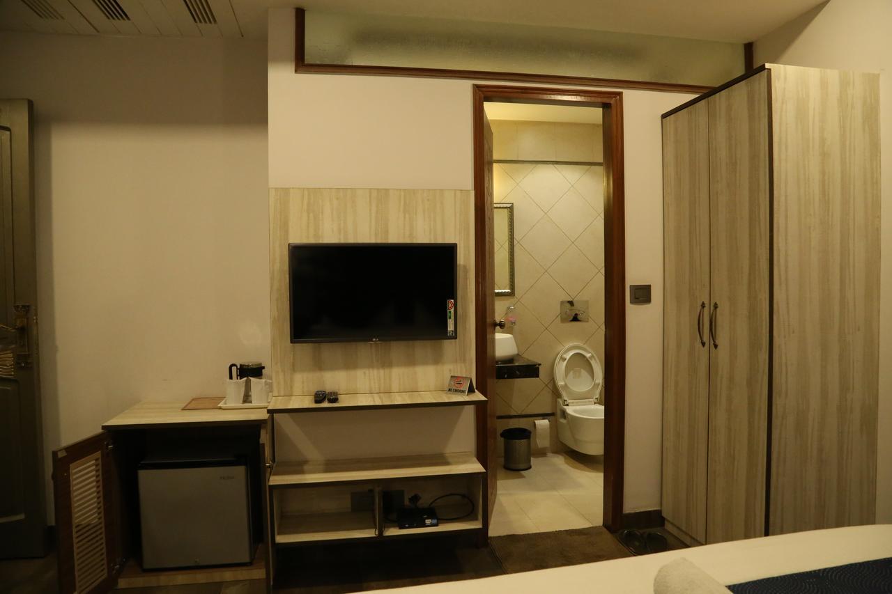 Hotel Posh จัณฑีครห์ ภายนอก รูปภาพ