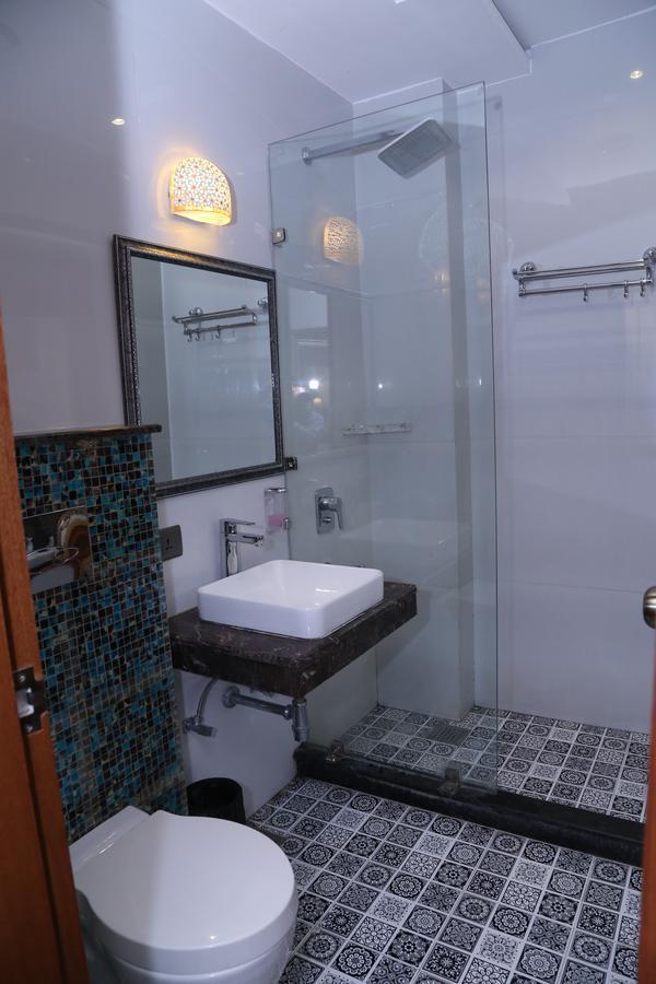 Hotel Posh จัณฑีครห์ ภายนอก รูปภาพ