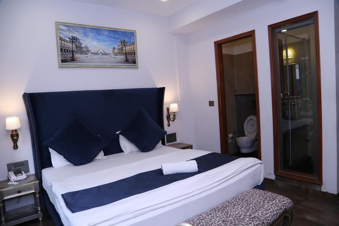 Hotel Posh จัณฑีครห์ ภายนอก รูปภาพ