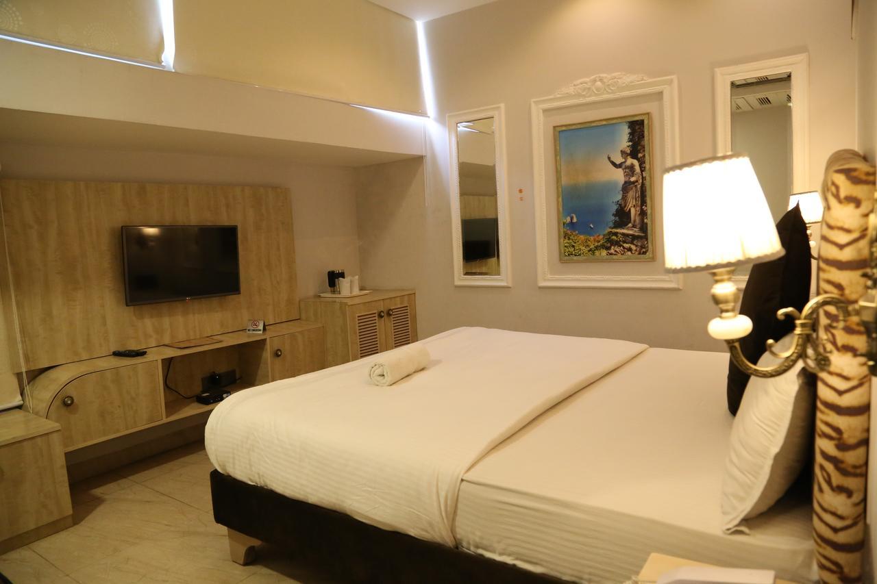 Hotel Posh จัณฑีครห์ ภายนอก รูปภาพ