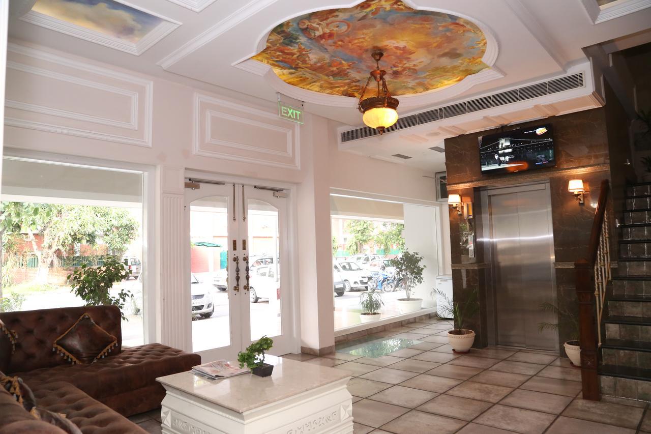 Hotel Posh จัณฑีครห์ ภายนอก รูปภาพ