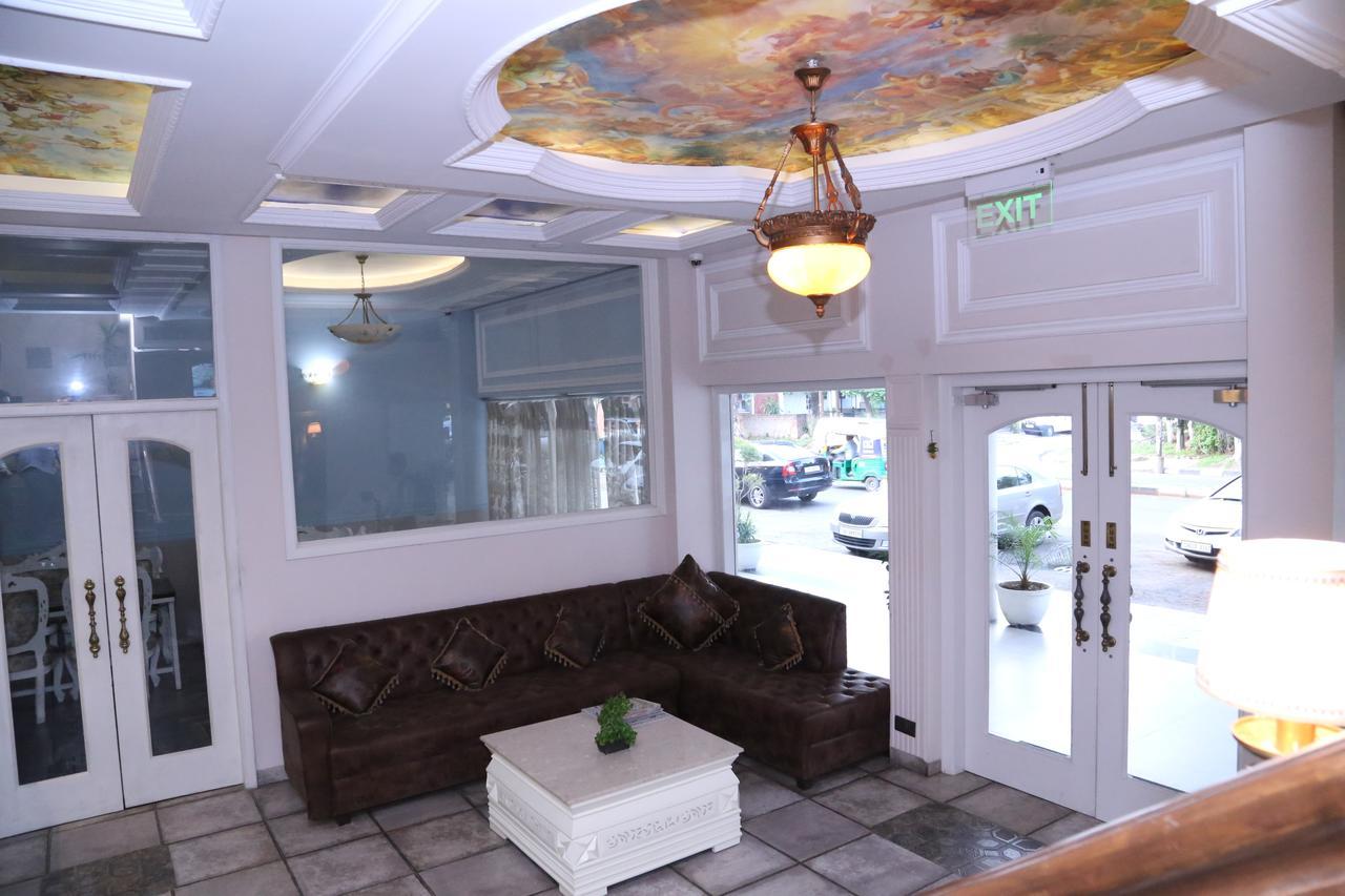 Hotel Posh จัณฑีครห์ ภายนอก รูปภาพ