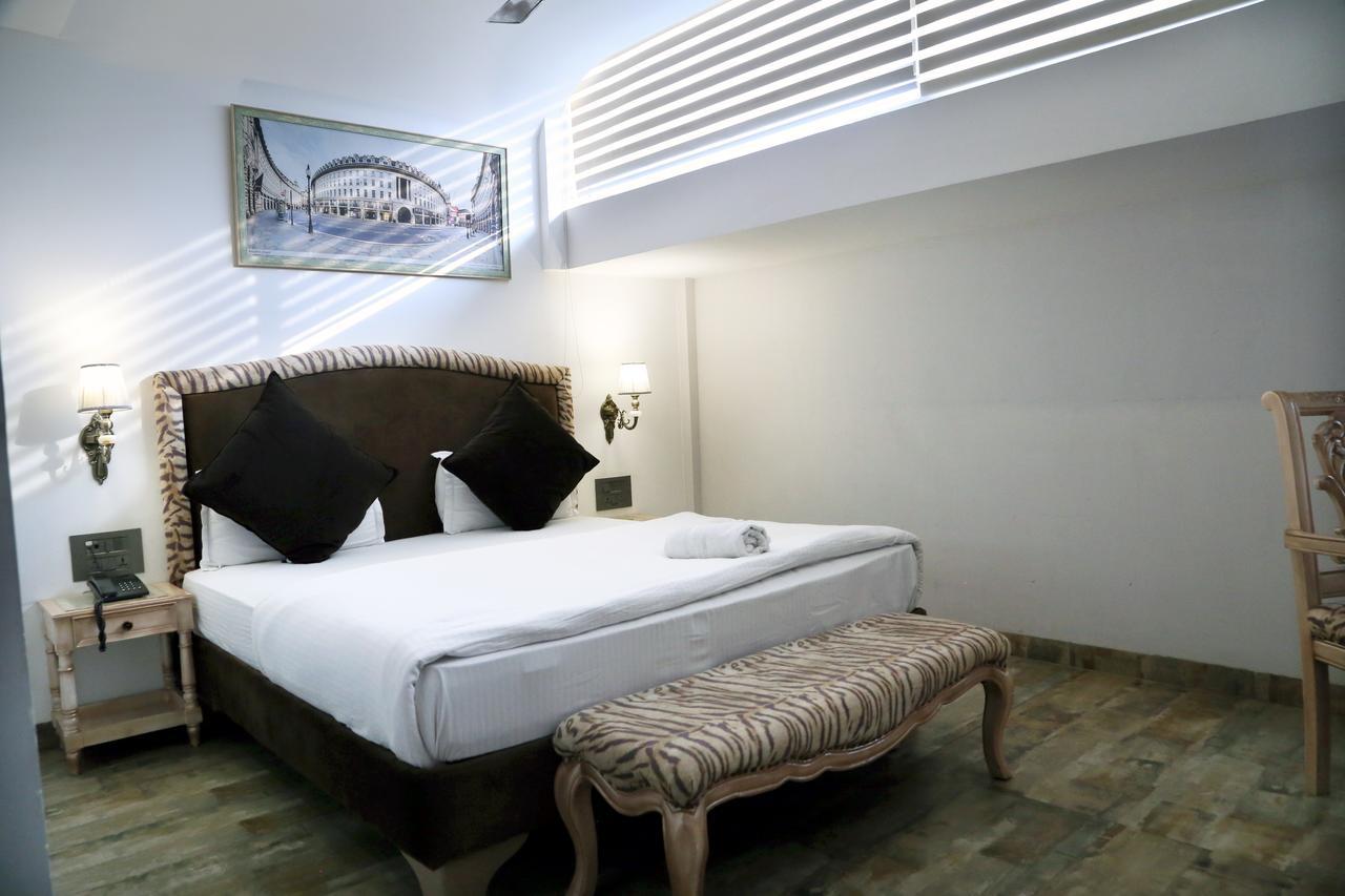 Hotel Posh จัณฑีครห์ ภายนอก รูปภาพ