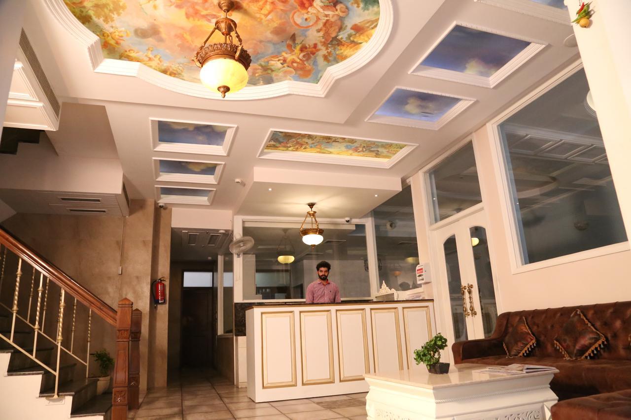 Hotel Posh จัณฑีครห์ ภายนอก รูปภาพ