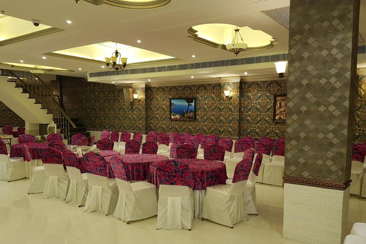 Hotel Posh จัณฑีครห์ ภายนอก รูปภาพ