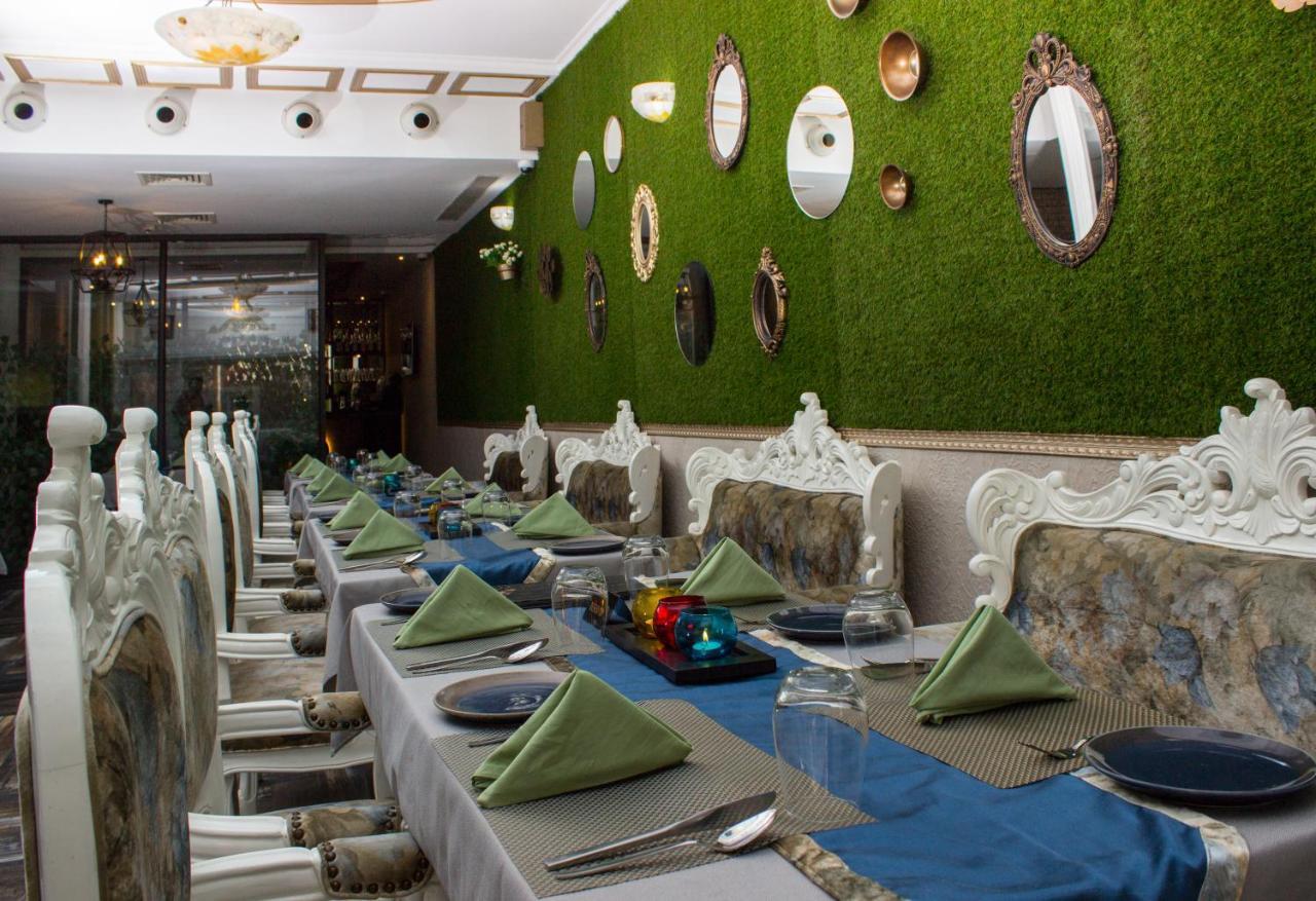 Hotel Posh จัณฑีครห์ ภายนอก รูปภาพ